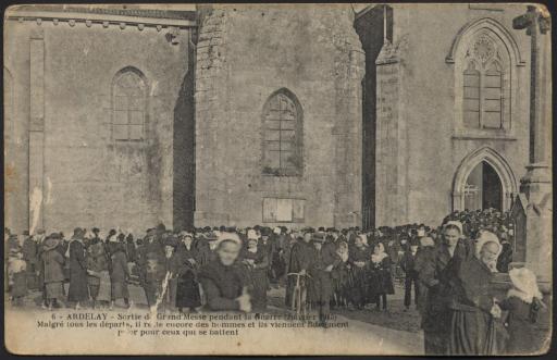 Ardelay. - La sortie de Grand'Messe pendant la guerre, en janvier 1915 / G.R. phot.