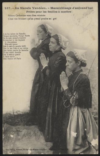 Marais vendéen. - Trois femmes qui prient dans le but de trouver un mari.