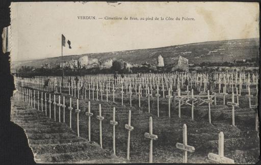 Verdun. - Cimetière de Bras, au pied de la Côte du Poivre (vue 1), fort de Souville (vue 3).
