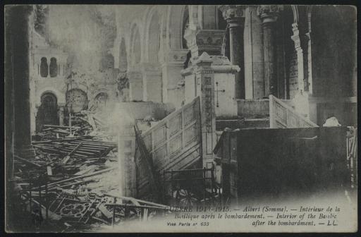 Albert. - L'intérieur de la basilique après le bombardement.