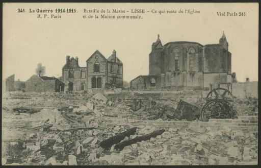 Lisse-en-Champagne. - L'église et la maison communale détruites pendant la bataille de la Marne.