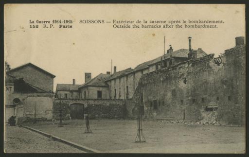 Soissons. - Extérieur de la caserne après un bombardement.
