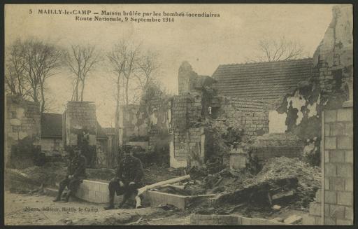 Mailly-le-Camp.- Maison sur la Route nationale brûlée par les bombes incendiaires, 9 septembre 1914.