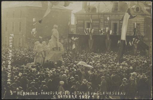 Inauguration de la statue érigée en l'honneur de G. Clemenceau, le 2 octobre 1921 / Félix phot. (vues 1-2).