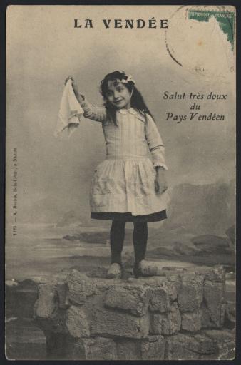 Une fillette (vue 1), une jeune femme avec panier et parapluie (vue 2), un jeune maraîchin (vue 3).
