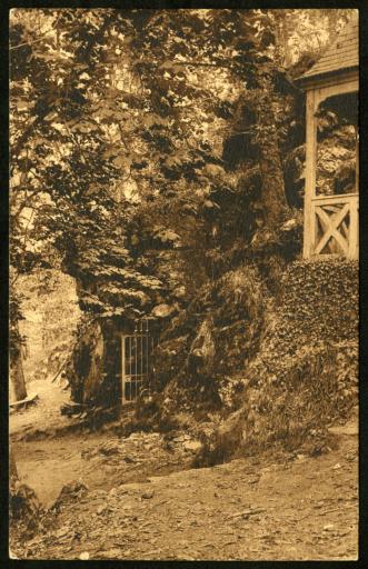 La grotte du père Louis-Marie Grignion de Montfort : l'accès à la grotte (vues 1-2), la grotte devenue chapelle (vues 3-8) / H. Fauger phot. (vue 3).