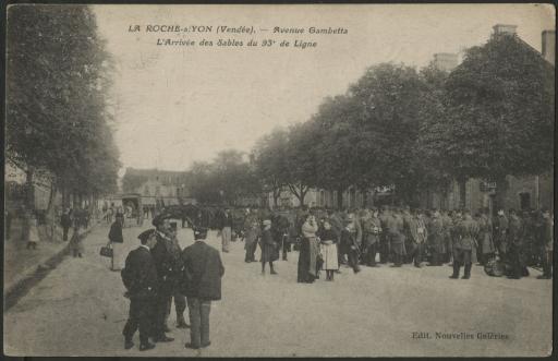 L'avenue Gambetta, lors de l'arrivée des Sables-d'Olonne du 93e de ligne.