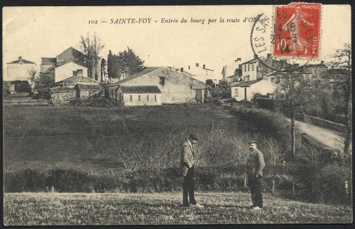 Cartes postales reçues de ses soeurs qui lui écrivent de Sainte-Foy.