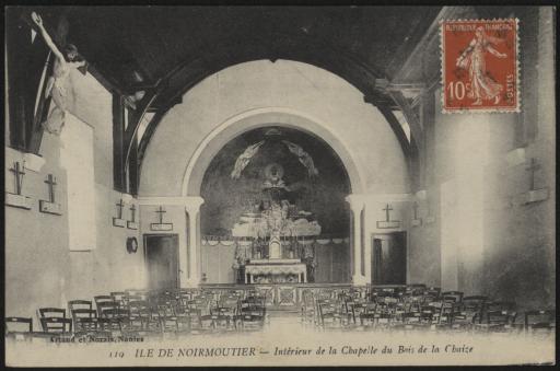 L'intérieur de la chapelle de Notre-Dame du Bois, au Bois de la Chaize.