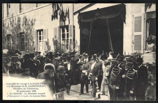 La visite officielle de Clemenceau, ministre de l'Intérieur, à La Roche-sur-Yon et à Montaigu le 30 septembre 1906 : inauguration du lycée de jeunes filles à La Roche-sur-Yon (vue 1), Clemenceau en voiture après l'inauguration de l'hôpital de Montaigu (vue 2), le service d'ordre à la gare de La Roche-sur-Yon en attendant l'arrivée du ministre (vue 3), à Montaigu, le ministre sort de l'hôpital qu'il vient d'inaugurer (vue 4), le cortège officiel à Montaigu (vue 5), le cortège se rendant à l'hôpital de Montaigu (vue 6), le ministre allant prendre la tête du cortège (vue 7), à La Roche-sur-Yon, le ministre sortant du salon de réception de la gare (vue 8), à Montaigu "le ministre, enchanté de la réception qui lui est faite, manisfeste sa satisfaction" (vue 9), pendant le banquet, la table d'honneur (vue 10), le cortège avenue Gambetta à La Roche-sur-Yon (vue 11), à la gare, les Vendéens font une chaleureuse réception à leur compatriote (vue 12), le ministre à la tribune pendant le repas (vue 13), pendant l'inauguration du collège de jeunes filles (vue 14), le ministre décorant de vieux serviteurs (vue 15), la salle du banquet contenant 4000 personnes (vue 16), arrivée à la gare de Montaigu (vue 17), le cortège officiel arrivant à la Roche-sur-Yon (vue 18), le ministre s'entretenant avec Monsieur Branet, préfet de la Vendée (vue 19), les fanfares à Montaigu (vue 20), descente du train à Montaigu (vue 21), carte souvenir éditée pour ce voyage (vue 22).
