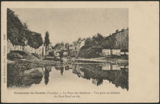 Le pont des Sardines, vue prise au-dessous du Pont-Neuf en été / Jules Robuchon phot.