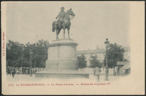 La statue de Napoléon Ier, située sur la place d'Armes.