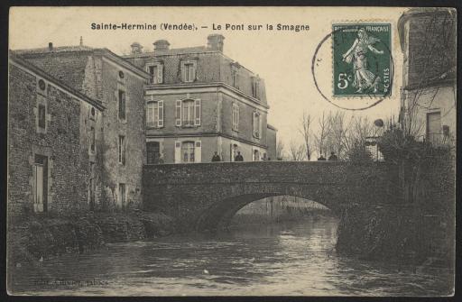 Le pont sur la Smagne, dans le centre (vues 1-2), le pont de Richambeau (vue 3), une passerelle (vue 4).