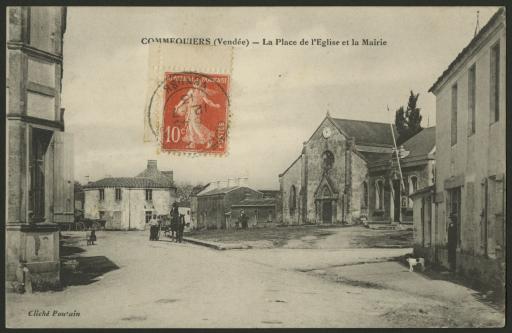 La place de l'église et la mairie / Boutain phot., Croix-de-Vie.