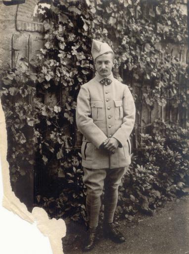 Portraits de Gabriel en uniforme du 45e régiment d'artillerie en 1916 avant son départ pour le front.