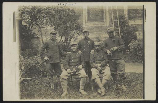 Photo d'Arthur Daniau, assis à gauche (juillet 1915).