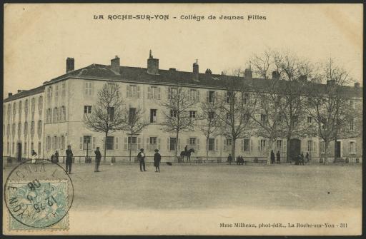 Le collège de jeunes filles : façade sur la place Napoléon (vues 1-3), façade sur la cour (vue 4), leçon de solfège (vue 5), salle de chant (vue 6), jardin (vue 7) / G. Fillodeau phot., La Roche-sur-Yon (vue 2) ; N.D. phot. (vue 3).