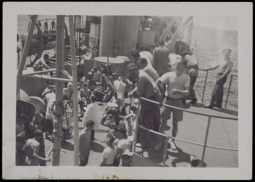 [Fêtes à bord du Brix à l'occasion du passage de l'Équateur], en 1948 : le 27 mai (vues 1-9), le 10 juin (vues 10-13), en septembre (vues 14-16), non datée (vue 17).