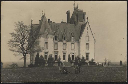 Hôpital bénévole n°30 bis, pendant la Première Guerre mondiale, au château de la Mouée [Mouhée].