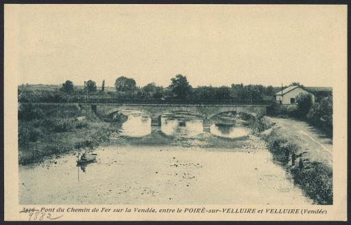 Pont du chemin de fer, sur la Vendée, entre le Poiré-sur-Velluire et Velluire.