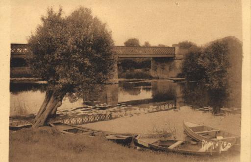 Le pont de Lavaud, entre Péault et La Bretonnière (barques et lavandières sur la rivière du Lay).