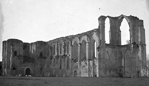 Les ruines de l'ancienne abbaye.