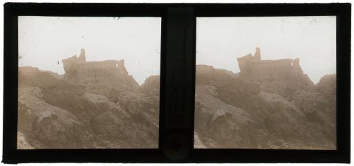Le vieux château : vue d'ensemble (vues 1-2), à marée basse (vues 3-4), le donjon (vues 5-6), les fortifications (vues 7-8), le four (vues 9-10), l'entrée donnant sur la cour intérieure (vues 11-12), déjeuner dans les ruines (vues 13-14).