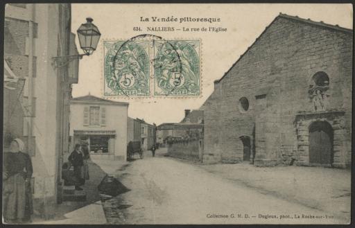 L'église : rue et parvis (vue 1), intérieur (vue 3) / Dugleux phot. (vue 1), Ch. Petit phot. (vue 2).