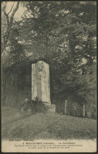La stèle de Minerve près de la tombe de Georges Clemenceau, au Colombier.