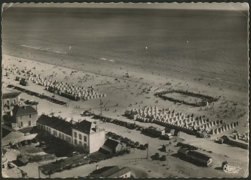 Vue aérienne de la plage, au niveau de l'"Hotel de la plage" / Rancurel phot.