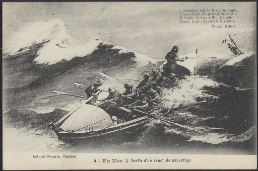 Canot de sauvetage à la rescousse d'un navire en pleine mer, lors d'une tempête.