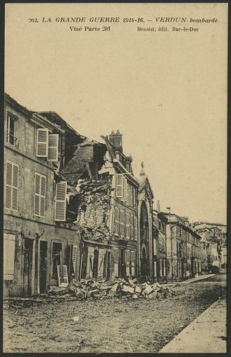 Verdun. - Une rue après bombardements.