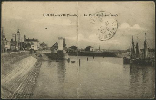 Le port, au niveau du quai de la République, avec la tour rouge en arrière-plan / Caboullet phot.