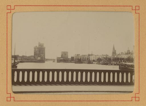 La Rochelle : le vieux port et ses deux tours (vues 1-3), la tour de l'Horloge (vues 4-5).