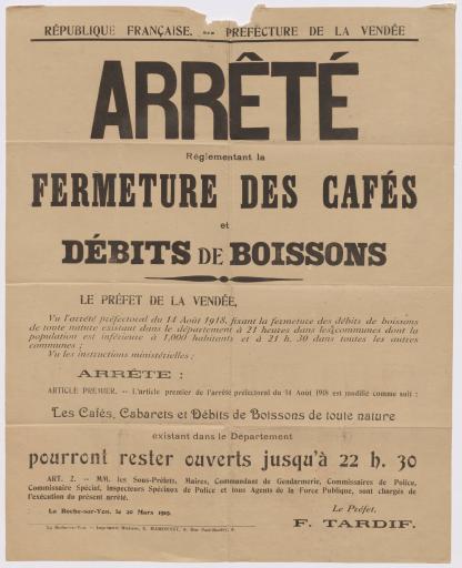 La Roche-sur-Yon Impr. E. Hamonnet République française. Préfecture de la Vendée. Arrêté réglementant la fermeture des cafés et débits de boissons, 20 mars 1919.