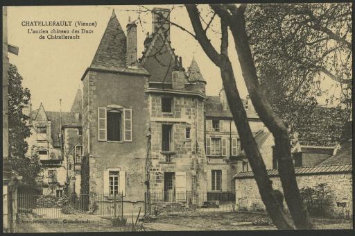 Châtellerault (oeuvre des mutilés dite "Maison de retraite militaire Paul Chéron de la Martinière"). Ancien château des ducs de Châtellerault.