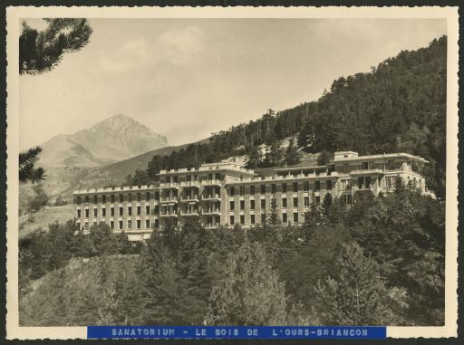Briançon (sanatorium du Bois de l'Ours). Bâtiments (vues 1-2).
