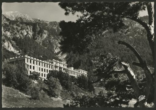 Briançon (sanatorium du Bois de l'Ours). Bâtiments (vues 1-3).