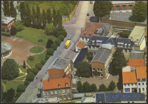 Cambrai (école professionnelle puis lycée technique "La Sagesse").  Vue aérienne de l'école rue du Temple.