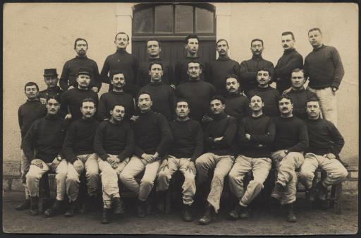 (1Num1/172/1). Photographies de Gabriel Prézeau et de ses camarades entre 1914 et 1919, légendées au dos.