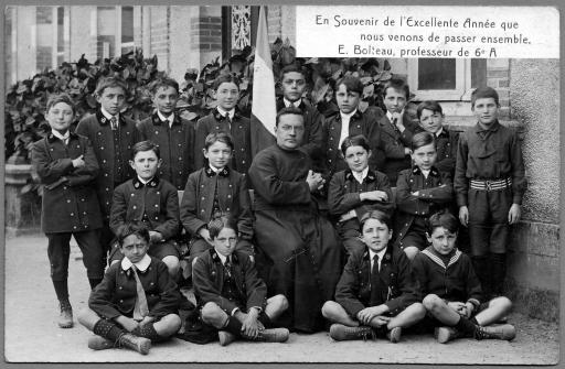 (154 J 264). Photos de classe : collège Richelieu (1918-1921), petit séminaire de Chavagnes-en-Paillers (1921-1924), séminaire français de Rome (1930-1932).