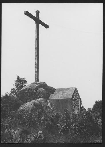 (176 J 107-2). Martinet. - Calvaire de 1852. 1 photographie.