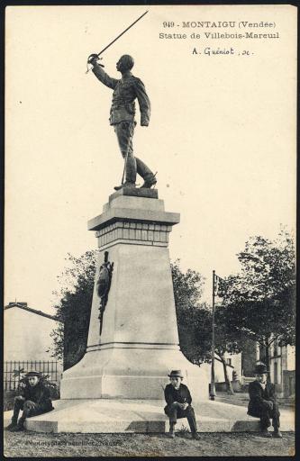 (176 J 107-2). Montaigu. - Statue de Villebois-Mareuil. 1 carte postale.