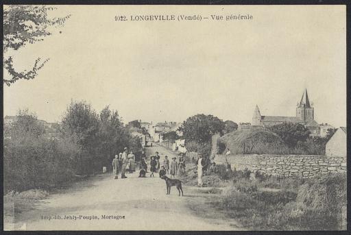 (60 J 477). Longeville-sur-Mer : vue générale (1 carte postale), église (3 cartes postales et 1 photographie, voir aussi le 6 Fi 398), un rocher au Moulin-Rousselot ( photographie)