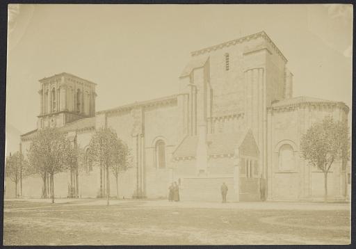 (60 J 477). Eglise de Maillezais (3 photographies)