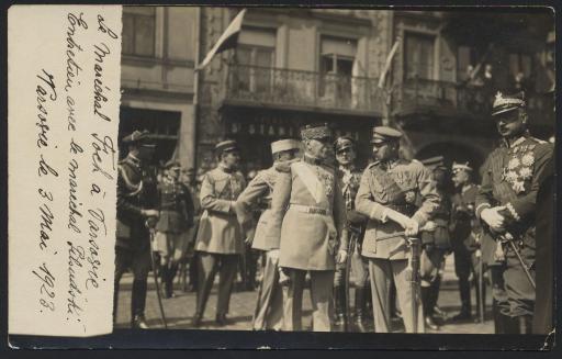 (176 J 8). Visite du maréchal Foch à Varsovie (mai 1923). - 1 carte postale.